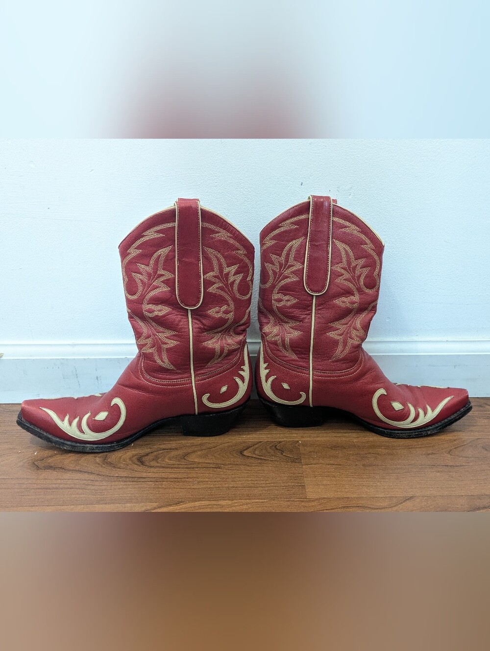 The Old Gringo Women's Western Pull-On Boots in Red with Cream Stitching 7B